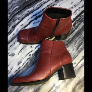 Reddish brown leather boots/ 2 in heel / 6.5